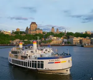 Schiffsfahrt auf dem Sankt-Lorenz-Strom durch Quebec
