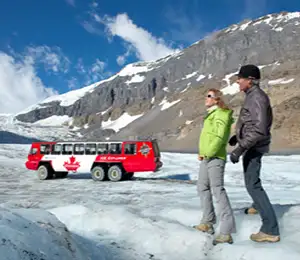 Columbia Icefields mit dem Ice Explorer auf den Athabasca-Gletscher